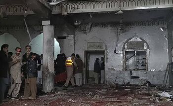 داعش مسئولیت حمله انتحاری به مسجد شیعیان پیشاور را برعهده گرفت+فیلم