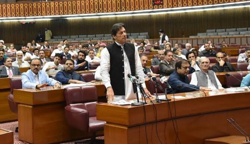 پارلمان پاکستان به دستور رئیس‌جمهور منحل شد