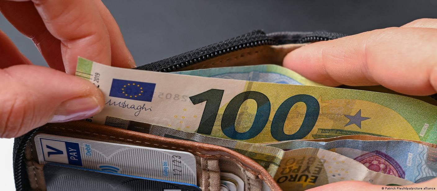 ارزش یورو به کمترین میزان در ۲۰ سال گذشته رسید