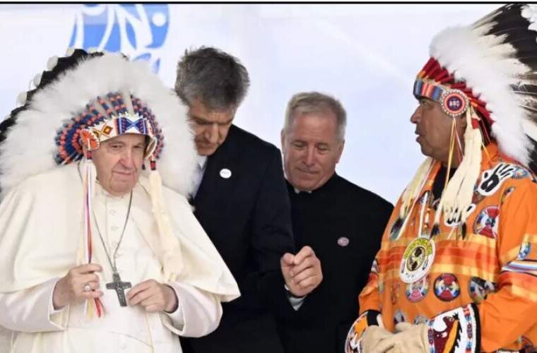 رهبر کاتولیک‌های جهان از بومیان کانادا طلب بخشش کرد