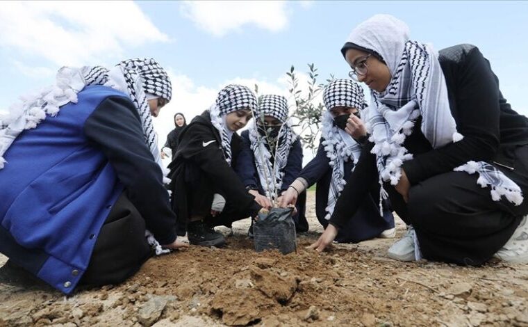 فلسطینیان چهل و هفتمین سالگرد «روز سرزمین» را گرامی داشتند