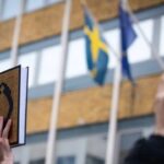 پس از اعتراض کشورهای اسلامی، دولت سوئد سوزاندن قرآن در این کشور را بشدت محکوم کرد