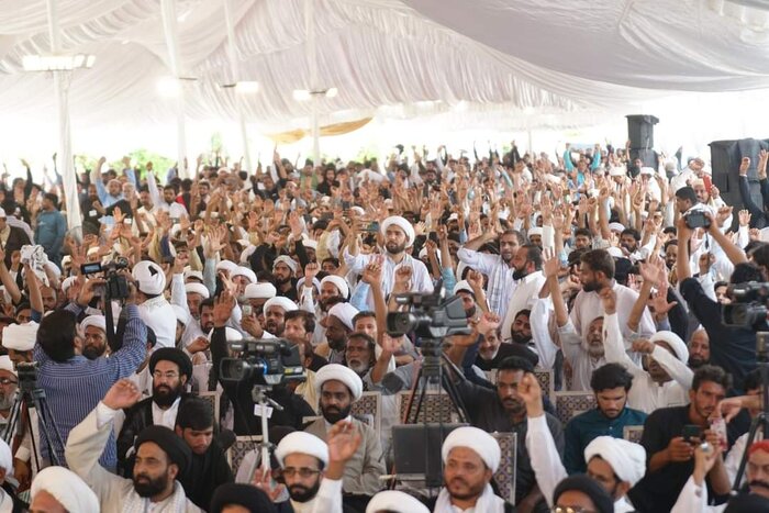 اجتماع بزرگ شیعیان پاکستان در اعتراض به قانون جنجالی توهین به مقدسات