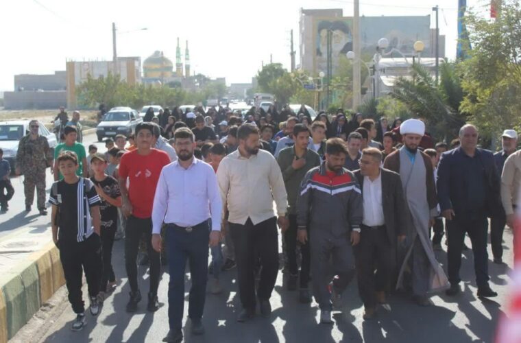 همایش پیاده روی خانوادگی به مناسبت هفته دفاع مقدس در روستای ابراهیم آباد