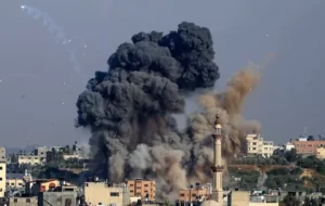 همزمان با موافقت جنبش حماس با آتش بس؛بمباران غزه توسط رژیم صهیونیستی