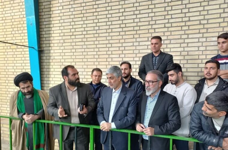 بازدید سرزده وزیر ورزش و جوانان از امکانات و زیرساخت های ورزشی بخش فشافویه