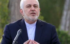 شعار علیه ظریف وزیر امور خارجه پیشین ایران در نماز جمعه تهران واکنش‌ برانگیز شد+ فیلم