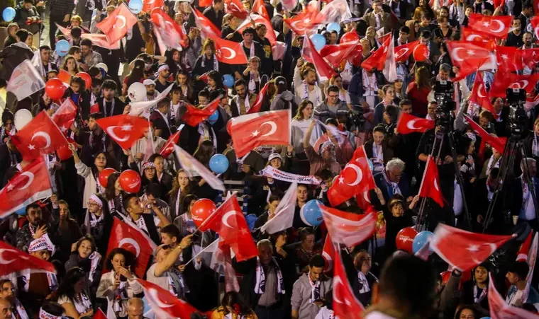 مخالفان اردوغان پیروزی خود در انتخابات شهرداری‌ها در ترکیه را اعلام کرد