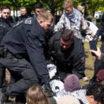 برخورد خشونت بار پلیس آلمان با متحصنان طرفداران فلسطین در برلین