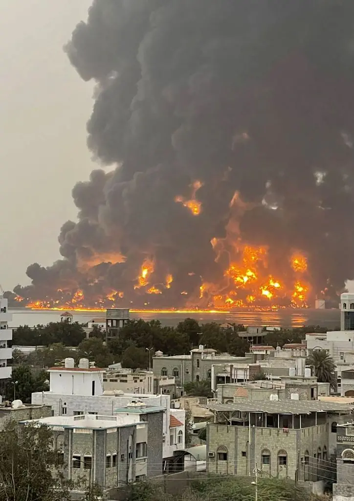 رژیم صهیونیستی در پاسخ به حمله یمن به تل‌آویو بندر الحدیده یمن را بمباران کرد