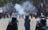 بیش از دهها نفر در تظاهرات ضد دولتی در بنگلادش کشته و زخمی شدند+ فیلم