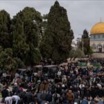 اقامه نخستین نماز جمعه رمضان در مسجد الاقصی با حضور ۹۰ هزار فلسطینی
