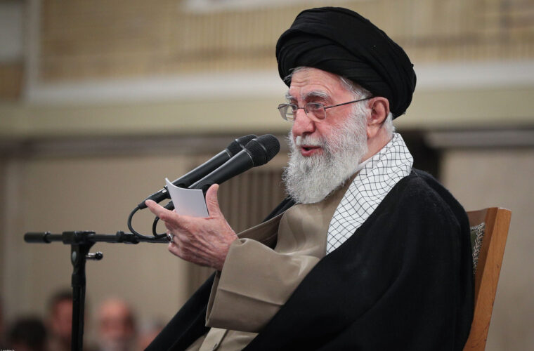 رهبر انقلاب اسلامی ایران: سلاح هستهای نمیخواهیم، اگر میخواستیم آمریکا نمیتوانست جلوی ما را بگیرد رهبر انقلاب اسلامی ایران: سلاح هستهای نمیخواهیم، اگر میخواستیم آمریکا نمیتوانست جلوی ما را بگیرد