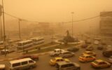 طوفان گرد و غبار در عراق بیش از ۳۷۰۰ نفر را راهی بیمارستان کرد