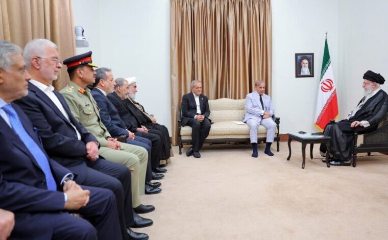 رهبر ایران: ایران و پاکستان برای توقف جنایات غزه متحد شوند