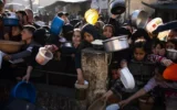 سلاح گرسنگی در غزه؛ سیاستی غیرانسانی با مجوز موقت ترامپ که اکنون پایان یافته است
