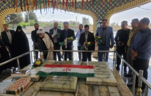 همزمان با شروع هفته قوه قضائیه غبارروبی مزار شهدای گمنام توسط مسئولان فشافویه در آستانه سالروز شهادت آیتالله بهشتی همزمان با شروع هفته قوه قضائیه غبارروبی مزار شهدای گمنام توسط مسئولان فشافویه در آستانه سالروز شهادت آیتالله بهشتی