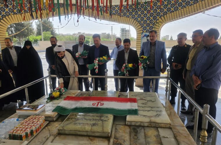 همزمان با شروع هفته قوه قضائیه غبارروبی مزار شهدای گمنام توسط مسئولان فشافویه در آستانه سالروز شهادت آیتالله بهشتی همزمان با شروع هفته قوه قضائیه غبارروبی مزار شهدای گمنام توسط مسئولان فشافویه در آستانه سالروز شهادت آیتالله بهشتی