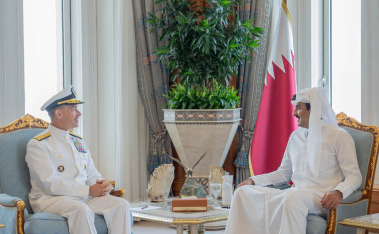 دیدار امیر قطر با فرمانده جدید سازمان تروریستی سنتکام در دوحه؛ بررسی همکاری‌های نظامی و تحولات منطقه