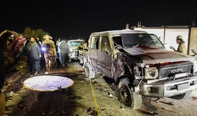 انفجار انتحاری در کویته بلوچستان؛ ۱۵ کشته و دهها زخمی در گردهمایی «حزب ملی بلوچستان» انفجار انتحاری در کویته بلوچستان؛ ۱۵ کشته و دهها زخمی در گردهمایی «حزب ملی بلوچستان»