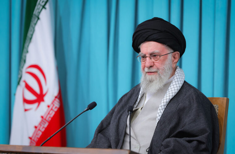 پیام صریح رهبر انقلاب: ایران سلاح هسته ای نمی‌سازد، غنی‌سازی را هم متوقف نمی‌کند