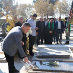 عطر افشانی مزارشهدای فشافویه؛ تجدید میثاق مدیران محلی با آرمان‌های شهدا در هفته بسیج