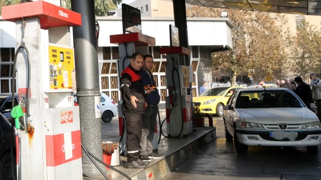 بنزین ۵۰۰۰ تومانی از ۲۲ آذر؛ جزئیات سهمیهبندی جدید و محدودیت کارت جایگاه بنزین ۵۰۰۰ تومانی از ۲۲ آذر؛ جزئیات سهمیهبندی جدید و محدودیت کارت جایگاه