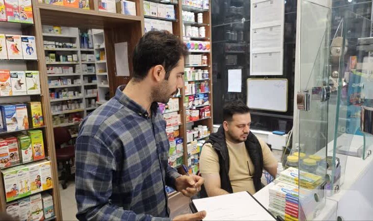 برخورد قانونی با داروخانه متخلف در بکارگیری اتباع غیرمجاز در حسنآباد فشافویه برخورد قانونی با داروخانه متخلف در بکارگیری اتباع غیرمجاز در حسنآباد فشافویه