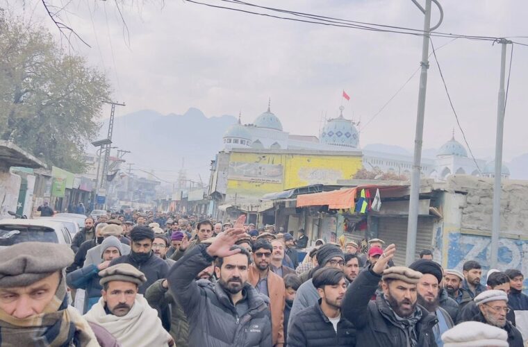 راهپیمایی بزرگ شیعیان پاکستان گلگت بلتستان: تجمع «لبیک یا حسین» علیه بازداشتهای خودسرانه راهپیمایی بزرگ شیعیان پاکستان گلگت بلتستان: تجمع «لبیک یا حسین» علیه بازداشتهای خودسرانه