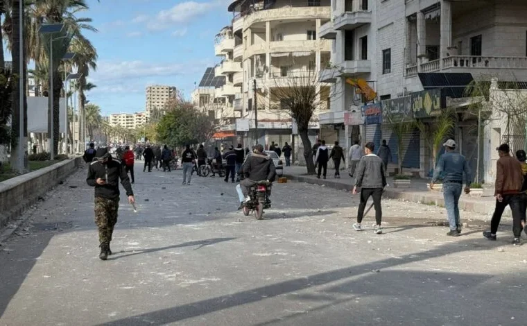 سرکوب تظاهرات علویان سوریه در لاذقیه با شلیک نیروهای امنیتی سرکوب تظاهرات علویان سوریه در لاذقیه با شلیک نیروهای امنیتی