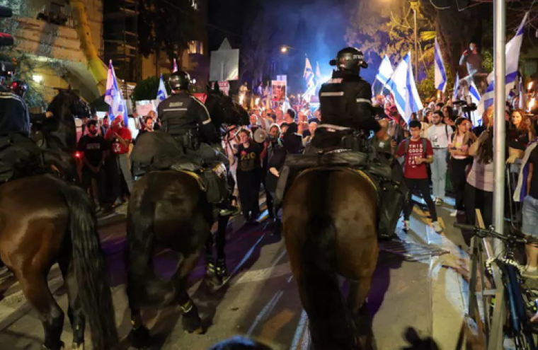 خبرنگار روزنامه هاآرتص: به جای تمرکز بر ایران به فکر خفقان در اسرائیل باشید خبرنگار روزنامه هاآرتص: به جای تمرکز بر ایران به فکر خفقان در اسرائیل باشید