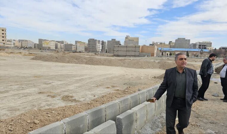 توقف و عدم پیشرفت فیزیکی پروژه مدرسه ۱۵ کلاسه در بازدید سرپرست بخشداری فشافویه توقف و عدم پیشرفت فیزیکی پروژه مدرسه ۱۵ کلاسه در بازدید سرپرست بخشداری فشافویه