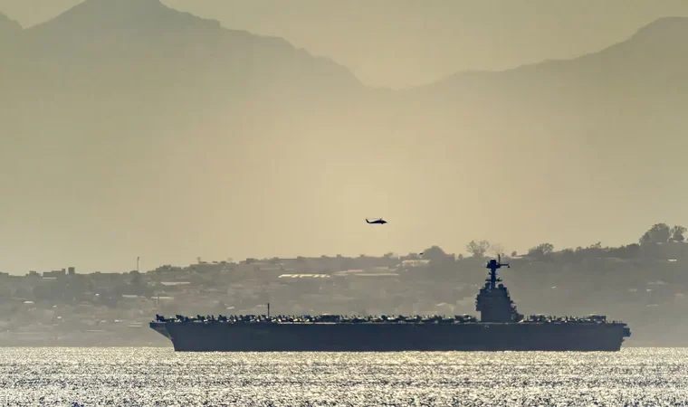 سایه فولاد بر آبها؛ آرایش جنگی آمریکا در خاورمیانه در تیررس موشکهای مقاومت سایه فولاد بر آبها؛ آرایش جنگی آمریکا در خاورمیانه در تیررس موشکهای مقاومت