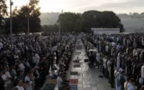 ۱۴۰ هزار فلسطینی نماز عید را در مسجدالاقصی اقامه کردند