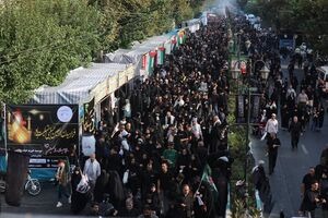 خدمات رایگان مینی‌بوسرانی شهرداری حسن‌ آباد برای جاماندگان اربعین